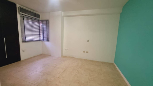 Apartamento En Venta En El Parral, Valencia 287518 Lz
