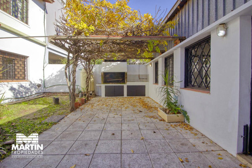 Casa Ph En Venta En Olivos 3 Ambientes, Con Cochera, Jardín Y Galpón. 170 M2 Cub.
