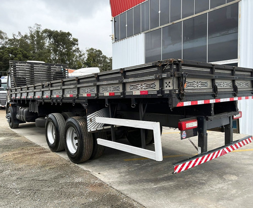 Imagem 5 de 16 de Volvo Vm 270 6x2 2015