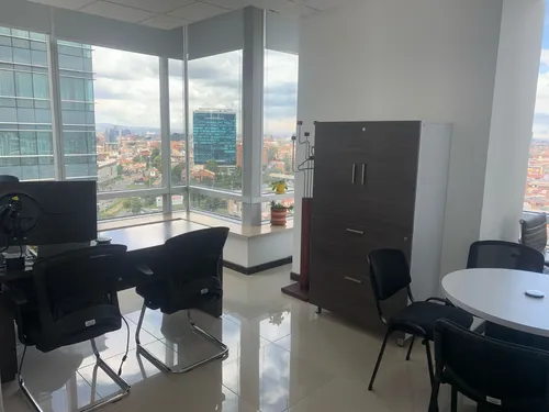 Ofc Amoblada 337 M2 Santa Ana Occidental