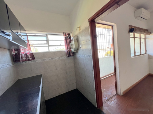 Alquiler De Lindo Apartamento. Peñarol, 3 O 4 Dormitorios, Estufa A Leña, Muy Luminoso Y De Buen Tamaño!