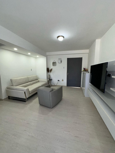 Alquiler De Apartamento En El Bosque Res. Holyday Palace