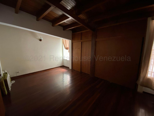 Imagen 16 de 30 de Casa_en_venta_en_caracas_en_santa-sofia_ Rah-21-17668 Orlando Figueira 04125535289/04242942992