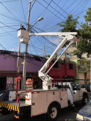 Imagen 8 de 10 de Renta De Gruas Con Canastilla Telescopica Y Articuladas