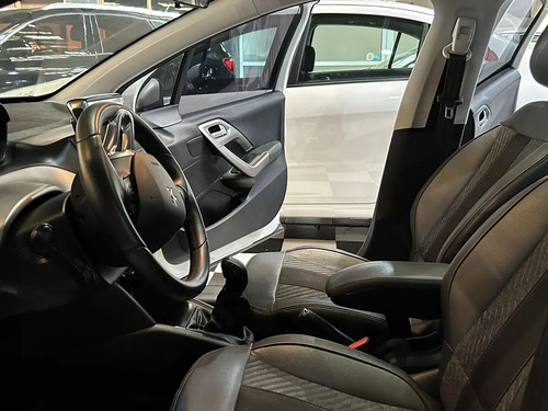 Peugeot 208 1.6 Feline