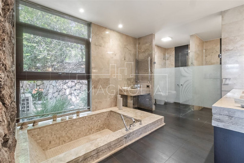 Casa En Arriendo De 5 Dorm. En Colina