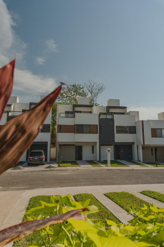 Boca Del Río, Casa En Venta Con Terraza Club.