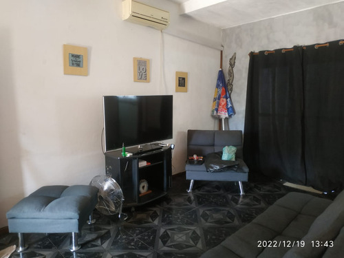 Casa Funcional, Muy Bien Ubicada, Con Opción De Local Comercial Con Muy Buen Potencial De Ventas