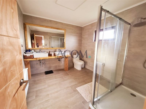 Casa En Venta De 4 Dorm. En Puerto Varas