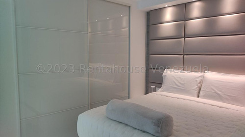 Imagen 13 de 24 de Bello A Estrenar Y Remodelado Con Buen Gusto En El Rosal, Caracas, Código: 23-25836 Mvg