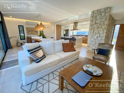 Casa En Venta En Fincas De Hudson, En Una Planta 4 Dormitorios Con Piscina