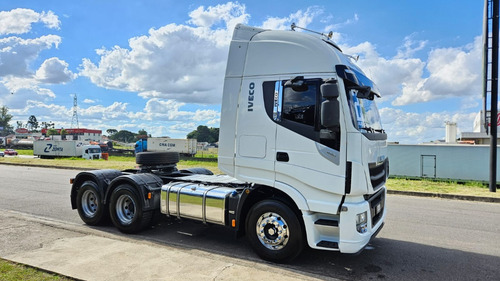 Iveco Hiway 440 6x2 Ano 22 Teto Alto Aut Geladeira Mola