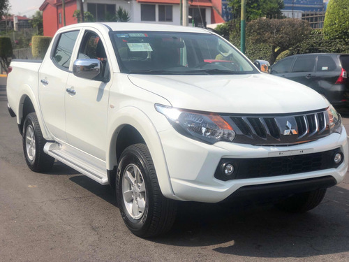 Imagen 2 de 13 de Mitsubishi L200 2018 2.4 Cabina Doble 4x2 Mt