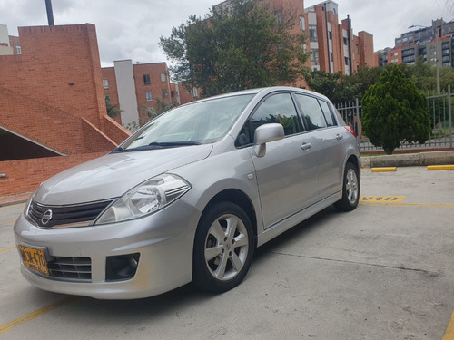 Nissan tiida hb 1.8 Visia