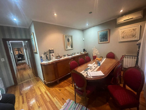 Venta De Casa 4 Amb, 2 Cocheras, En Caseros, Lado Norte