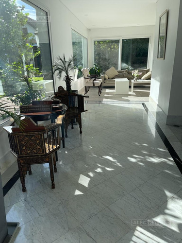 Excelente Chalet Inglés, En Alquiler Y Venta En Martínez, Vías A Libert