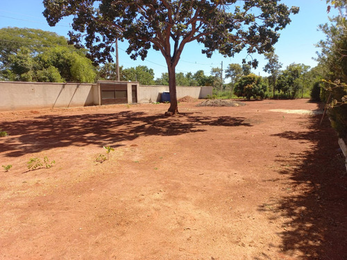 Lote Em Condomínio Fechado, Frente Murada, Todo Cercado, Escritura Na Mão