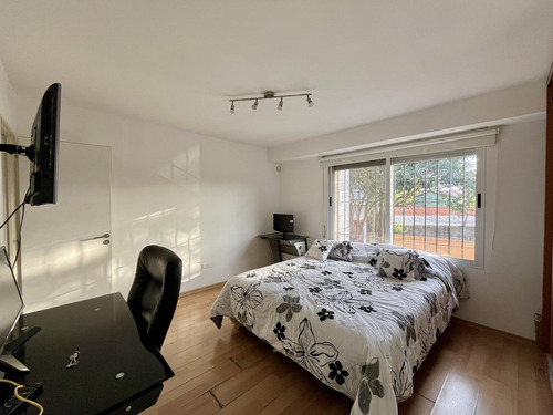 Comodisima E Impecable Casa En Munro Con Ingreso Por Dos Calles, Patio Y Terraza.