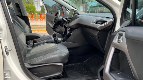 Imagen 10 de 15 de Peugeot 208 Feline 1.6 2018