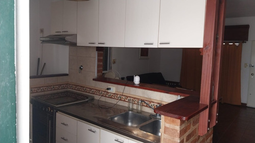 Casa De 3 Ambientes Con Galpon