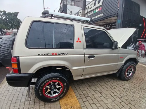 Mitsubishi Montero 2.4 V11