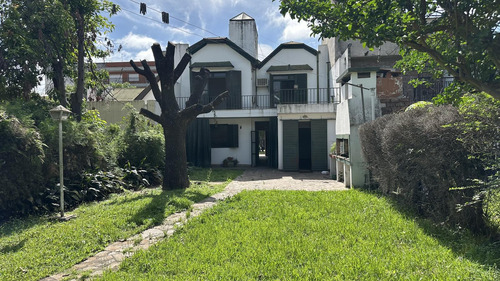Fisherton: Muniagurria Y Córdoba, Amplisimo Jardín