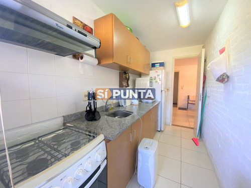 Imagen 6 de 15 de Punta Del Este, 2 Dormitorios Y 2 Baños, Cochera, Terraza Y Parrillero.