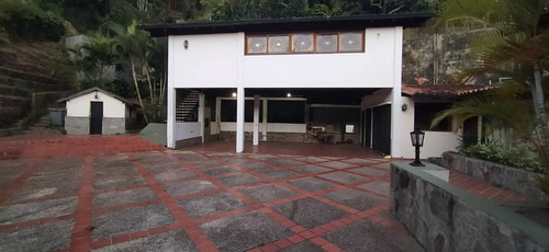 Se Vende Casa 3.000m2 10h/ 8b/ 12pe Los Campitos