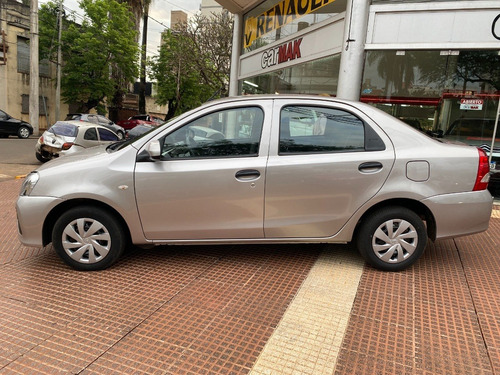 Imagen 6 de 18 de Toyota Etios X 1.5 2019