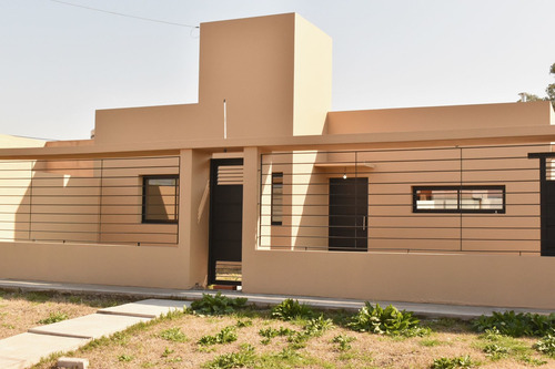 Imagen 2 de 17 de Casa En Venta De 2 Dormitorios Altos Romero