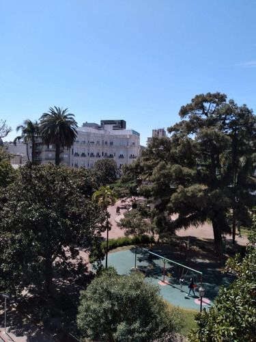 Imagen 6 de 17 de Plaza Zabala Esquina Washington