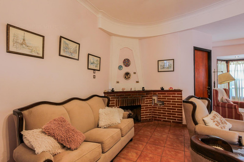 Venta De Casa 5 Ambientes Con Piscina En Haedo Sur