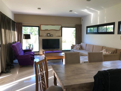 Imagen 3 de 13 de Casa - Barrio Parque Leloir