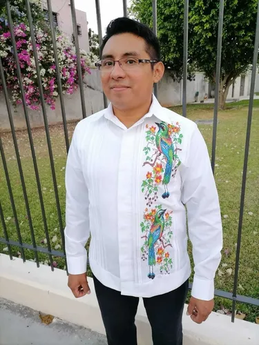 Camisas bordadas en punto de cruz para hombre sale