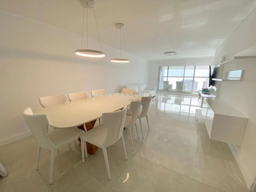 Apartamento De 3 Dormitorios En Venta En Miami Boulevard, Punta Del Este.