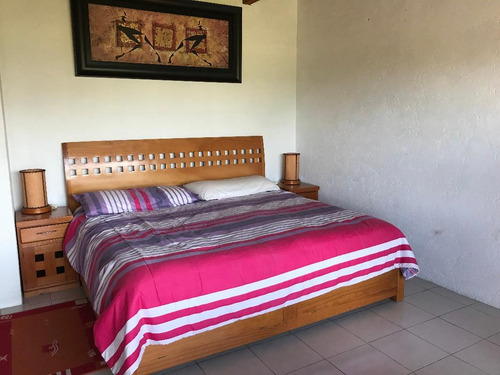 Casa En Venta En Colonia Manguito, Valle De Bravo, Estado De México