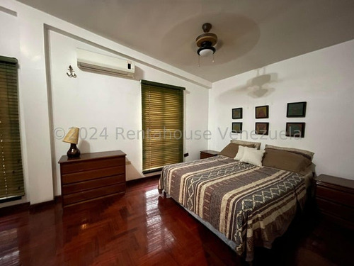 Casa En Venta Maracay Urb Andres Bello Con Piscina Y Parrillera En Buenas Condiciones Zona Norte Kg:24-24527