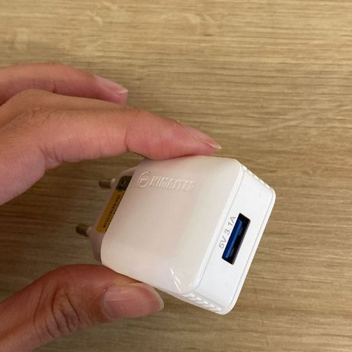 Carregador Universal Usb Kimaster T503 15w Auto-id Cor Branco