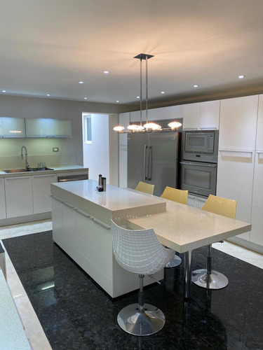 Imagen 9 de 10 de Moderna Casa En Chilemex De 500mts2 Puerto Ordaz, Excelente Ubicación A 2 Min De Villa Granada Y 5 Min De Altavista. Venta O Alquiler