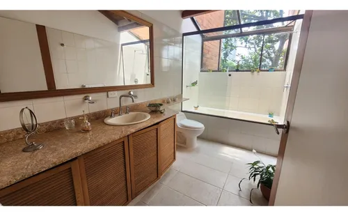 Venta Casa De 3 Niveles Poblado Sector Los Balsos