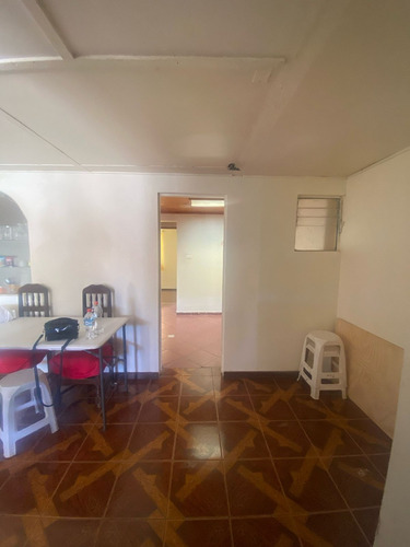 Casa Con Estacionamiento En Cauquenes, Maule