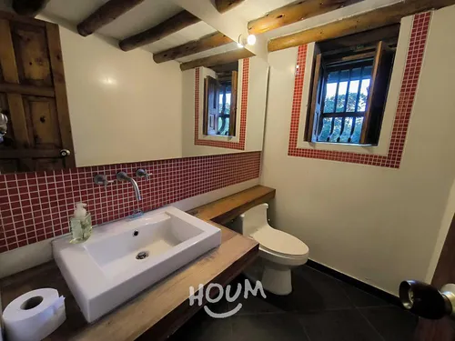 Casa En La Bajada. 5 Habitaciones, 2400 M², Id: 141852