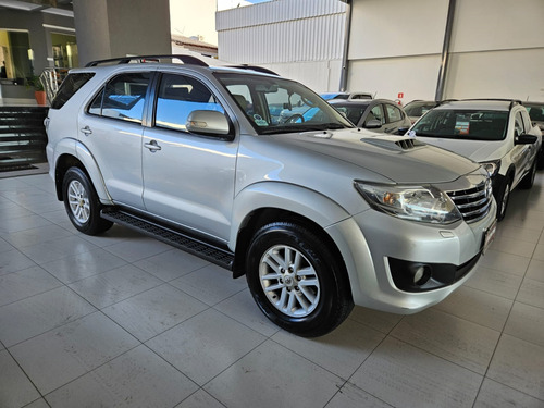 Toyota Hilux SW4 3.0 SRV 4X4 7 LUGARES 16V TURBO INTERCOOLER DIESEL 4P AUTOMÁTICO