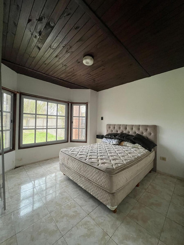 Casa De Tres Dormitorios En Roldan Pileta Jardin Amplia