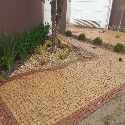 Imagem 3 de 3 de Calçada De Pedrinhas Portuguesas Pedras Em Geral.