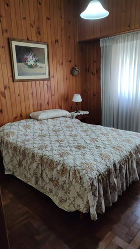 Casa En Venta - 4 Dormitorios 3 Baños - Cocheras - 350mts2 - Quilmes Oeste