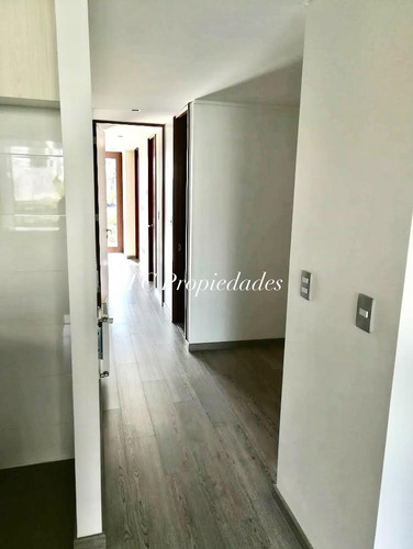 Moderno, Con Patio Privado, Piscina Y Salas En Áreas Comunes