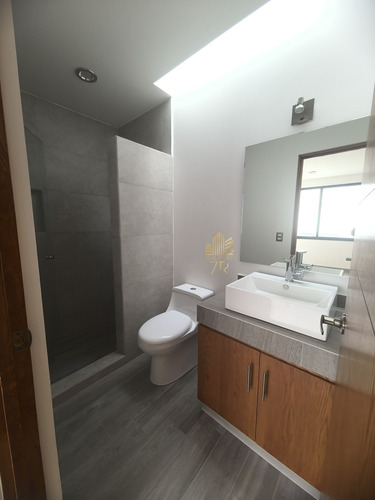 Casa De Autor En Zibata En Venta O Renta Con Recámara En Planta Baja O Estudio