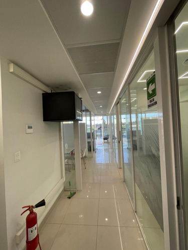 Local Comercial Vacio Y Conversable Si Queda Como Clinica