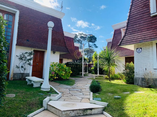 Casa Venta En El Complejo  Ville Le France, Punta Del Este 